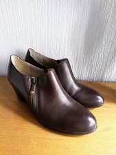 M&S LADIES FOOTGLOVE BROWN LEATHER SIDE ZIPS & 2.5" HEELS BOOTIES SIZE 6.5 BNWOB