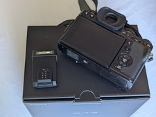 Fujifilm FUJI X-T3 Mirrorless Camera - Body Only (Black) - low shutter count