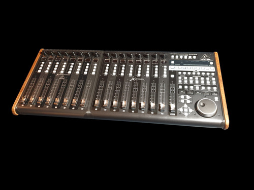 Behringer touch side - side, panel