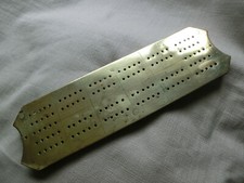 ANTIQUE SOLID BRASS CRIBBAGE BOARD CRIB HANDMADE HAND ENGRAVED x 6 BRASS FEET 