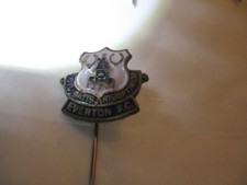RARE OLD EVERTON FOOTBALL CLUB (12) ENAMEL STICKPIN BADGE ALTERED FITTING REEVES
