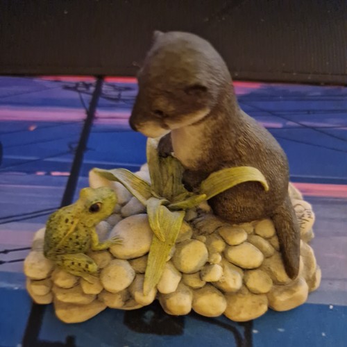 Border fine arts - arts, otter