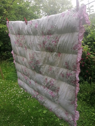 Vintage eiderdown quilt - , throw