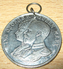 KING GEORGE V & QUEEN MARY  Silver Jubilee 1935 Commemorative Medal
