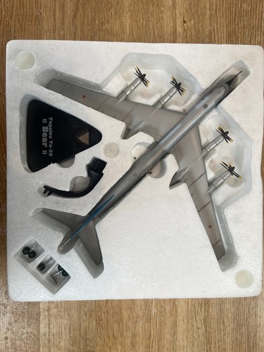 Tupolev bear 144 atlas - 1/144,