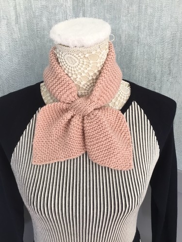 Hand knitted rose - hand,
