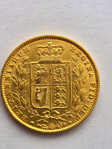 Victoria 1862 gold sovereign - gold,