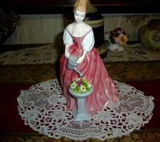ROYAL DOULTON CHINA LADY