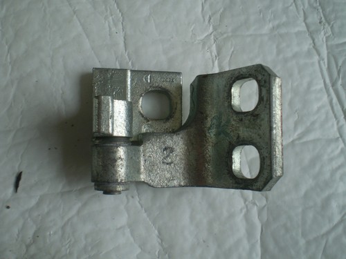 Lower hinge front - front, right
