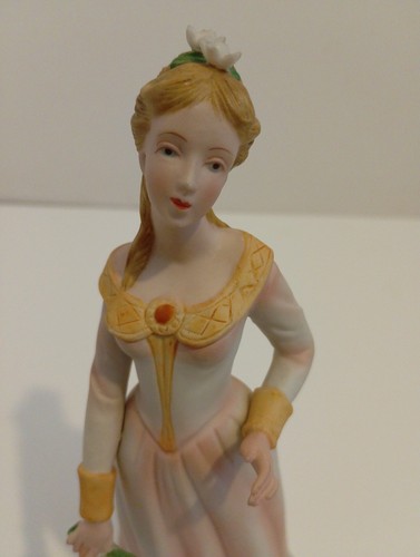 Porcelain figurine alfretto - figurine,