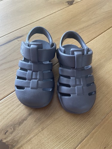 Boys size sandals - (child),