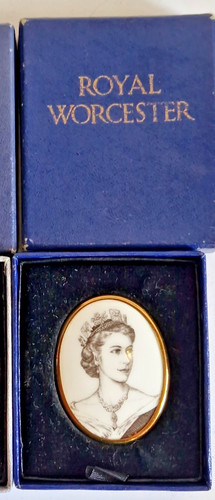 Royal worcester queen - royal,