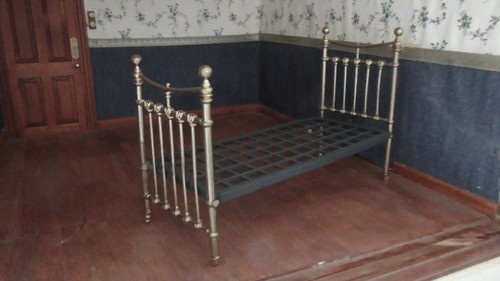 Dolls house victorian - dolls,
