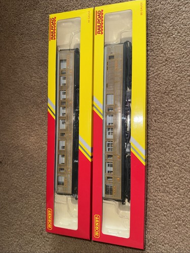 Hornby r3333 and r3332 - r3333,