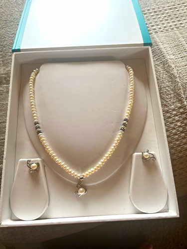 White round freshwater pearl - round,