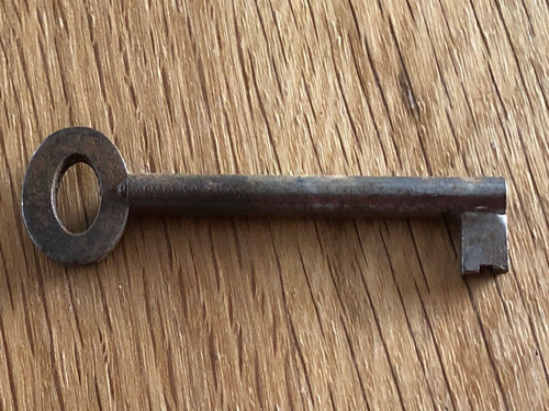 1900s long shank - key, hollow