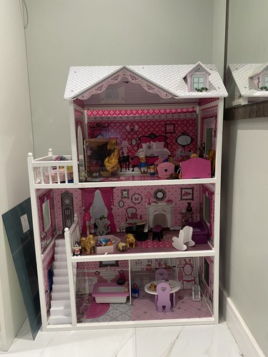 Isabelle doll house - doll,