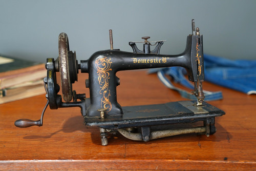 Antique domestic hand crank - domestic,
