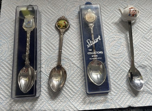 Collectable tea spoons - spoons, old)