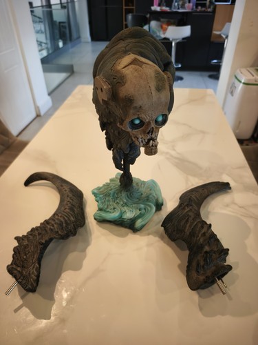 Court the dead - of,