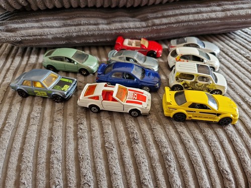 Hot wheels r32 - hot,