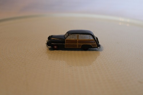 Scale resin two door - scale, woody