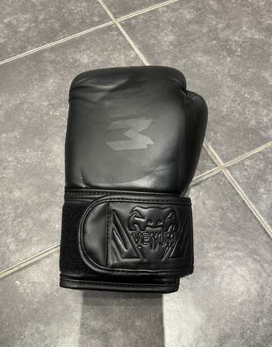 Venum 8oz boxing glove - boxing, matte