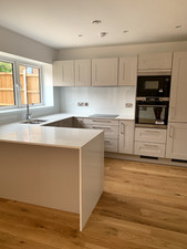 Modern Cashmere Kitchen with silestone white worktops 
