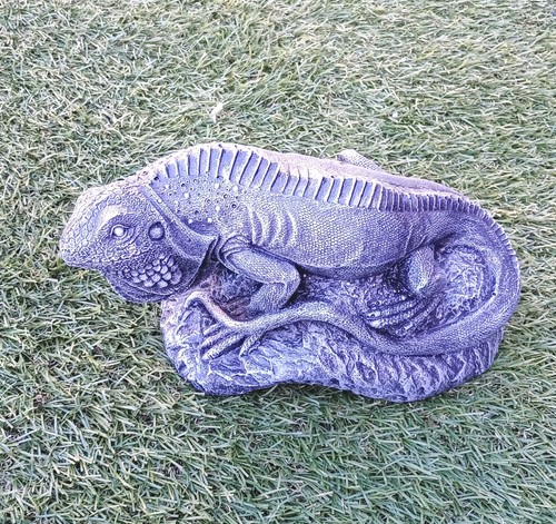 Iguana lizard garden ornament - iguana,
