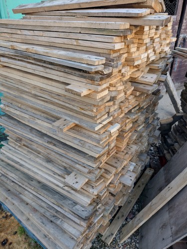 Reclaimed pallet wood recycled - reclaimed,