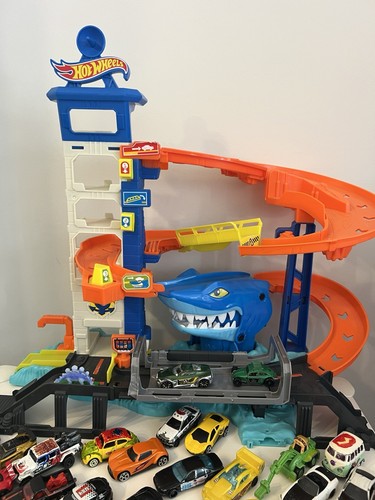 Hot wheels shark bite - hot,