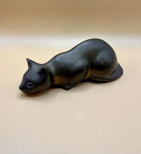 Hot cast bronze cat - cast, made
