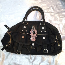 George Gina & Lucy Shoulder No