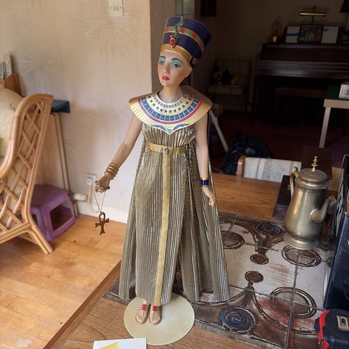 Franklin heirloom dolls queen - franklin,