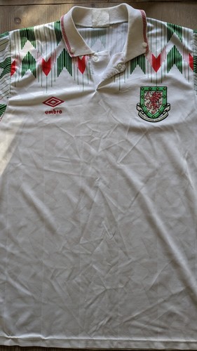Wales away 1990 football