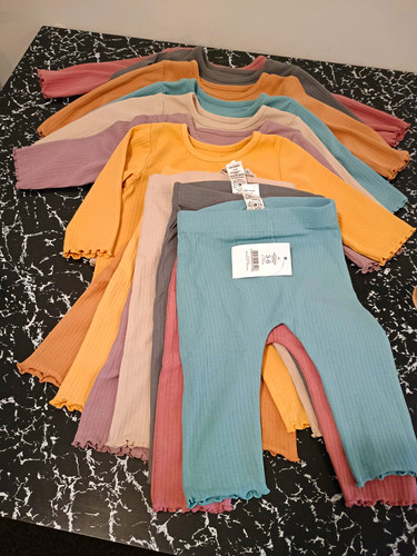 Baby clothes months - 3-6,