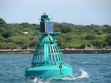 Photo 6x4 Gurnard Ledge Starboard Channel Buoy and foreshore Close up of  c2010