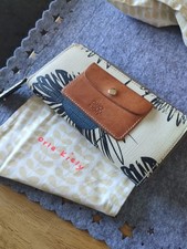 Orla kiely zip around flower