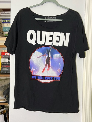 Distressed queen will rock - distressed,
