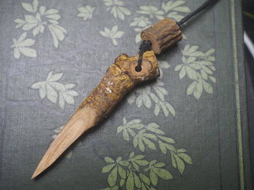 Avalon mistletoe wood - mistletoe, athame