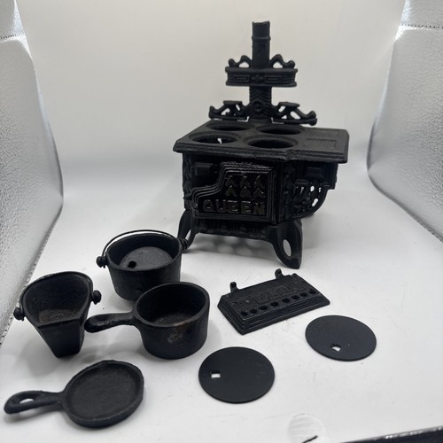 Vintage queen cast iron - queen,