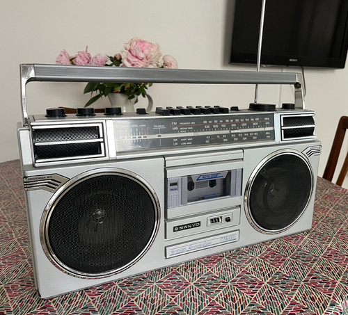Sanyo 9927lg 80s boombox - boombox,
