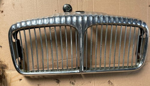 Radiator grill daimler - , xj6