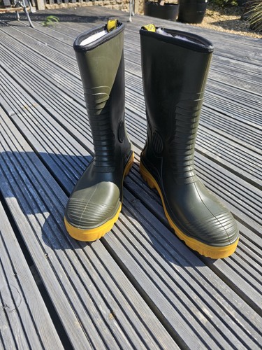 Vass boots studded size - r, uk