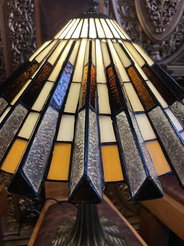 Tiffany style table lamp - style,