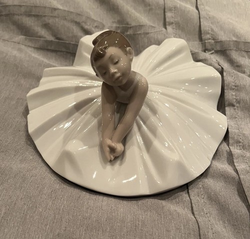 Nao lladro dance class - by,