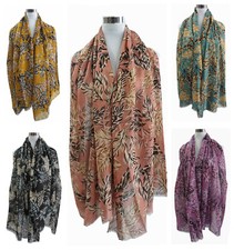 Women Big Leaves Print Scarf