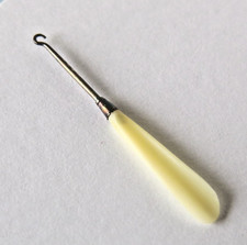 DAVID EDWARDS MINIATURES 1/12 DOLLS HOUSE BUTTONHOOK/SHOEHORN SILVER RECL.IVORY