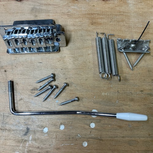 Stratocaster tremolo bridge - stratocaster,
