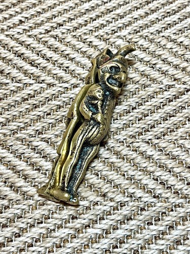 Antique brass punch judy nut - brass,